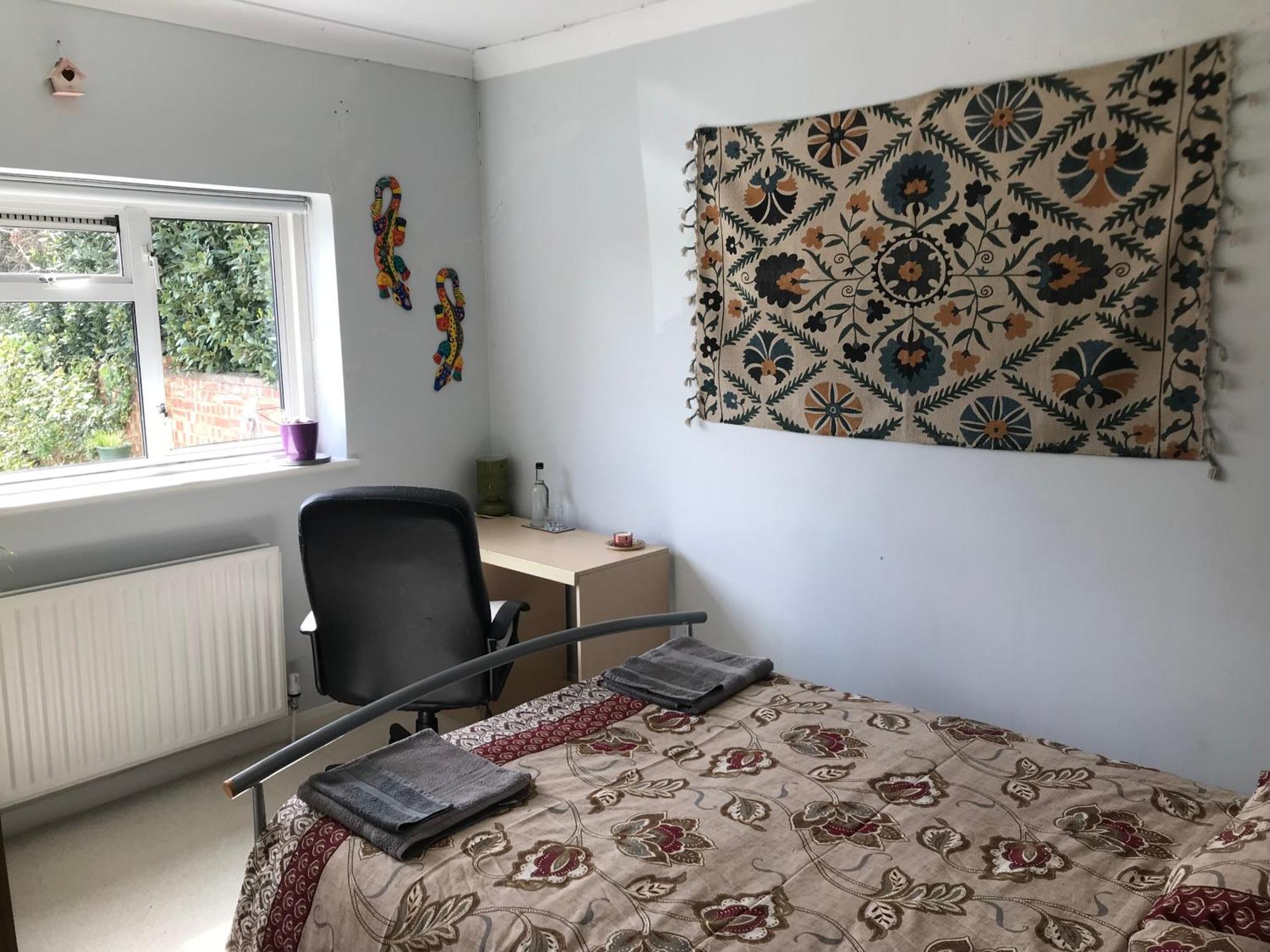 Staines-upon-Thames Cozy Double Bedroom In Stunning Bungalow On River Thames - Near Thorpe Park/Royal Holloway University/20Mins From Heathrow מראה חיצוני תמונה