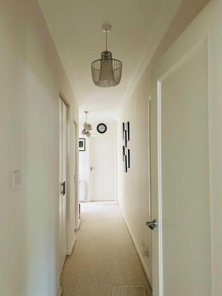 Staines-upon-Thames Cozy Double Bedroom In Stunning Bungalow On River Thames - Near Thorpe Park/Royal Holloway University/20Mins From Heathrow מראה חיצוני תמונה